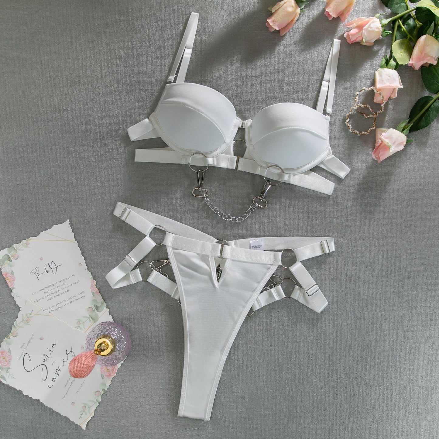 Das neue komplexe, strapazierfähige Riemen-Set aus hohler Metallkette mit Brustpolstern, sexy, erotisches Dessous-Set