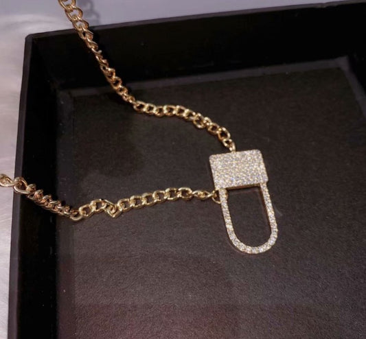 Texture, light luxury design, simple and versatile ins necklace, full drill lock clavicle chain female jewelry